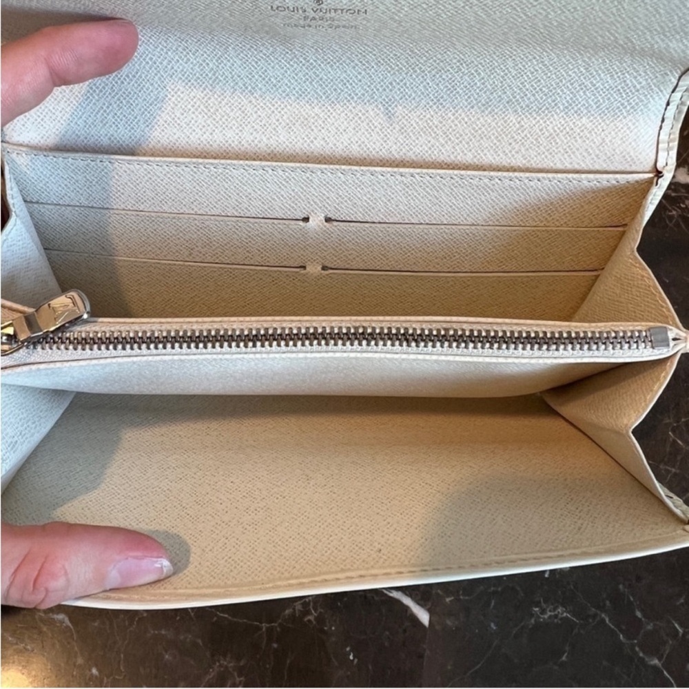 Authentic Louis Vuitton Cream Epi Sarah Wallet - Picture 4 of 8